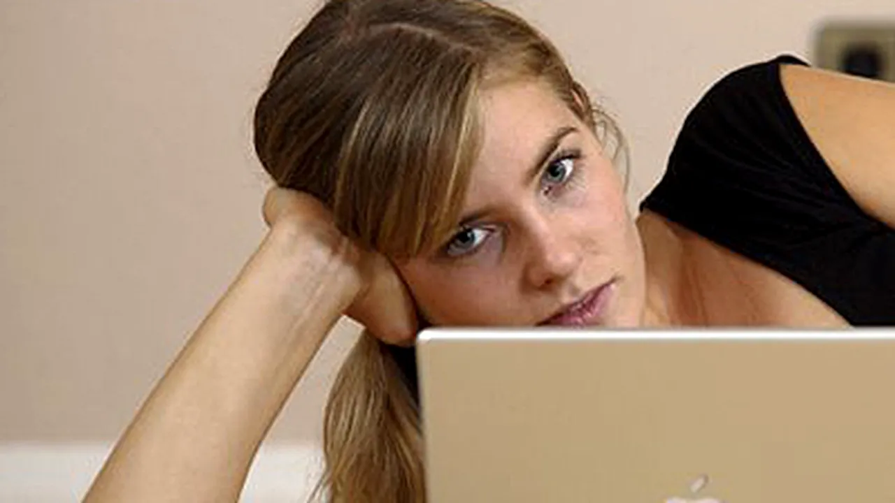 Reţeaua Facebook poate genera dependenţă de socializare