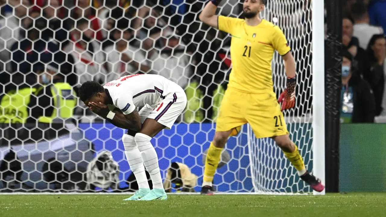 Scandal după finala Euro 2020. Dezamăgirea suporterilor, vizibilă în postări rasiste pe reţelele sociale. Un agent imobiliar a fost arestat