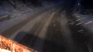 Transalpina a fost închisă din cauza viscolului. Ninge viscolit și în Pasul Prislop