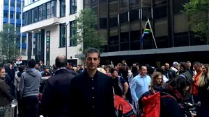 Fostul ambasador al României la UE Mihnea Motoc a stat 3 ore la coadă, dar nu a reuşit să voteze