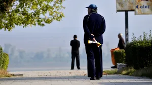 Măştile vor fi obligatorii în toate pieţele, staţiile de autobuz, zonele de promenadă şi pe principalul bulevard dintr-un mare oraş din România