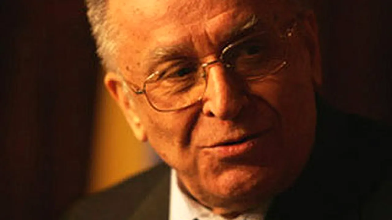 Iliescu: Cred că a fost o greşeală tactică angajamentul cu creşterea de 50%