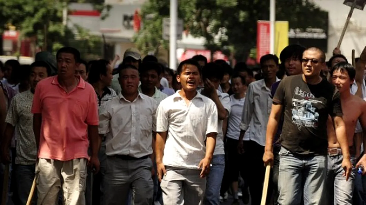 Cel puţin zece persoane au fost ucise marţi de către insurgenţi în regiunea Xinjiang din China