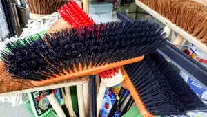 Angajaţi pentru o fantezie sexuală, doi bărbaţi au pătruns în casa greşită. Erau înarmaţi cu macete