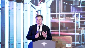 Elon Musk continuă investiţiile în China. Tesla va construi o fabrică de baterii Megapack în Shanghai