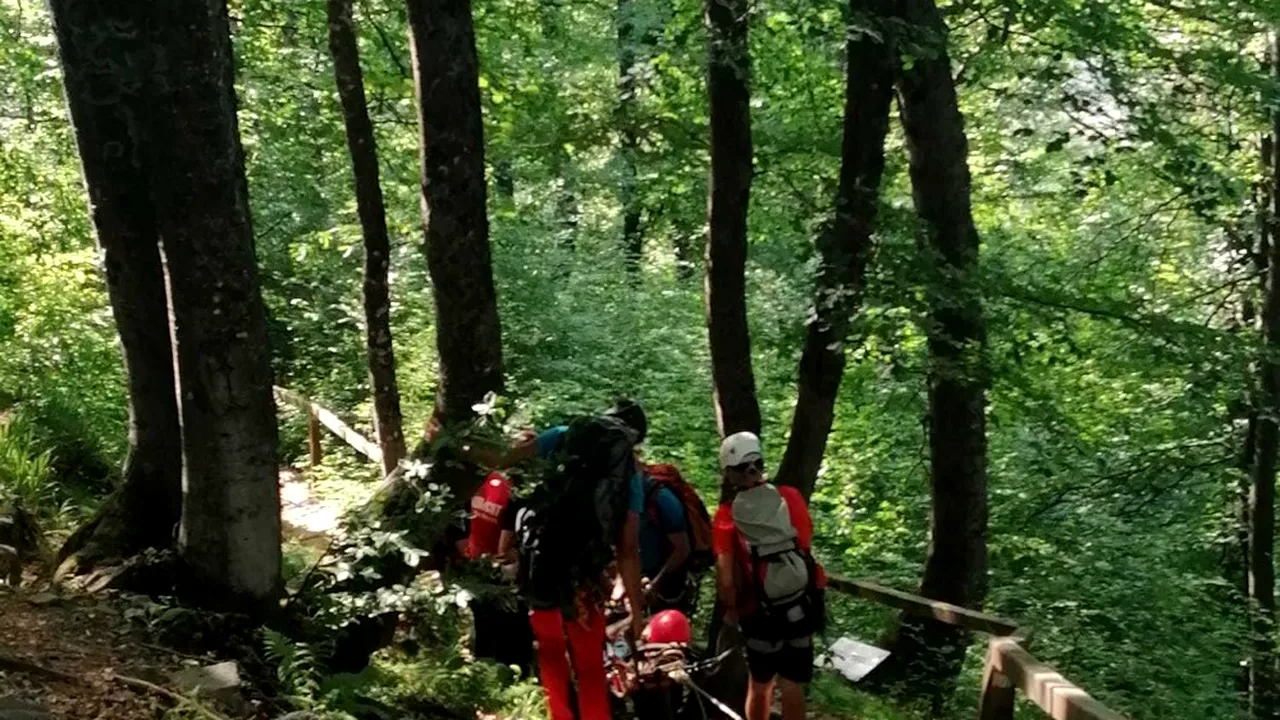 O tânără din Belgia căreia i s-a făcut rău din cauza căldurii a fost recuperată de salvamontişti de pe munte