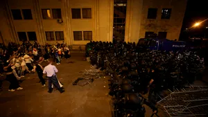 UE condamnă violenţele din timpul protestelor din Georgia faţă de proiectul privind agenţii străini