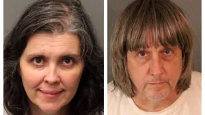 Noi detalii şocante în cazul copiilor înfometaţi şi ţinuţi în lanţuri de părinţii lor, în California / Cuplul a fost acuzat de abuz şi tortură, însă a pledat nevinovat