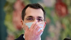 Gafele lui Vlad Voiculescu. Miercuri se votează moţiunea simplă împotriva actualului ministru al Sănătăţii