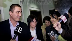 Cristian Cioacă s-a prezentat joi la serviciu, la Poliţia Piteşti, fiind primit cu încurajări