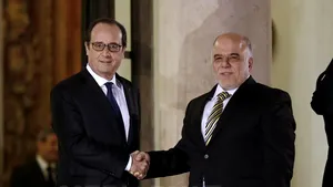 Francois Hollande: Franţa va intensifica acţiunile militare contra grupului Stat Islamic