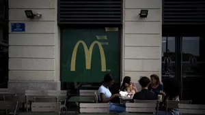 Conflictul din Orientul Mijlociu şi încetinirea economiei chineze au afectat afacerile unui gigant fast-food