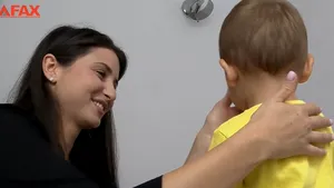 Studiu: Copiii încurajaţi de părinţi obţin rezultate şcolare mai bune. Optimismul părinţilor influenţează evoluţia celor mici