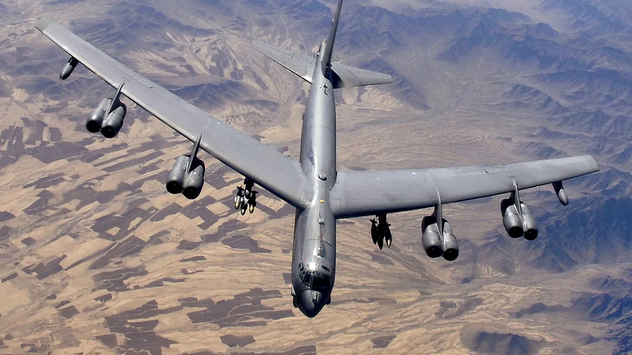 Un bombardier nuclear american B-52 a simulat un atac asupra Iranului 