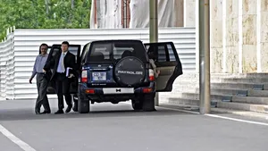 Experţii FMI au plecat de la Guvern după o oră de discuţii cu Boc privind scrisoarea de intenţie