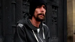 Omul străzii devenit erou în urma atacului din Manchester este acuzat de furt de către victimele atentatului