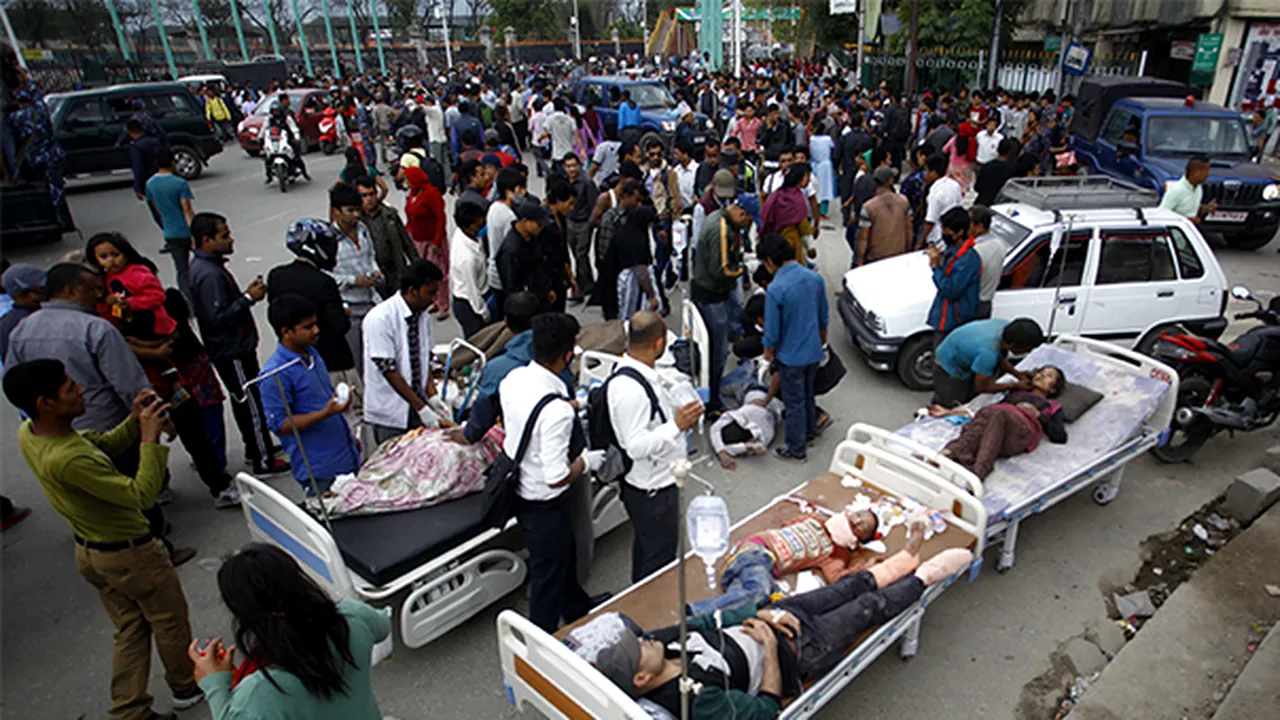 MAE: După cutremurul din Nepal au fost identificaţi 19 români, care sunt în afara oricărui pericol 