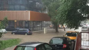 Trei spitale din Timişoara, inundate. 60 de pompieri au fost chemaţi la lucru din timpul liber - FOTO