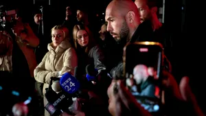Frații Tate, aflați sub control judiciar, s-au întors în România. Andrew Tate: „Suntem în România, așa cum am promis, pentru că oamenii nevinovați nu fug