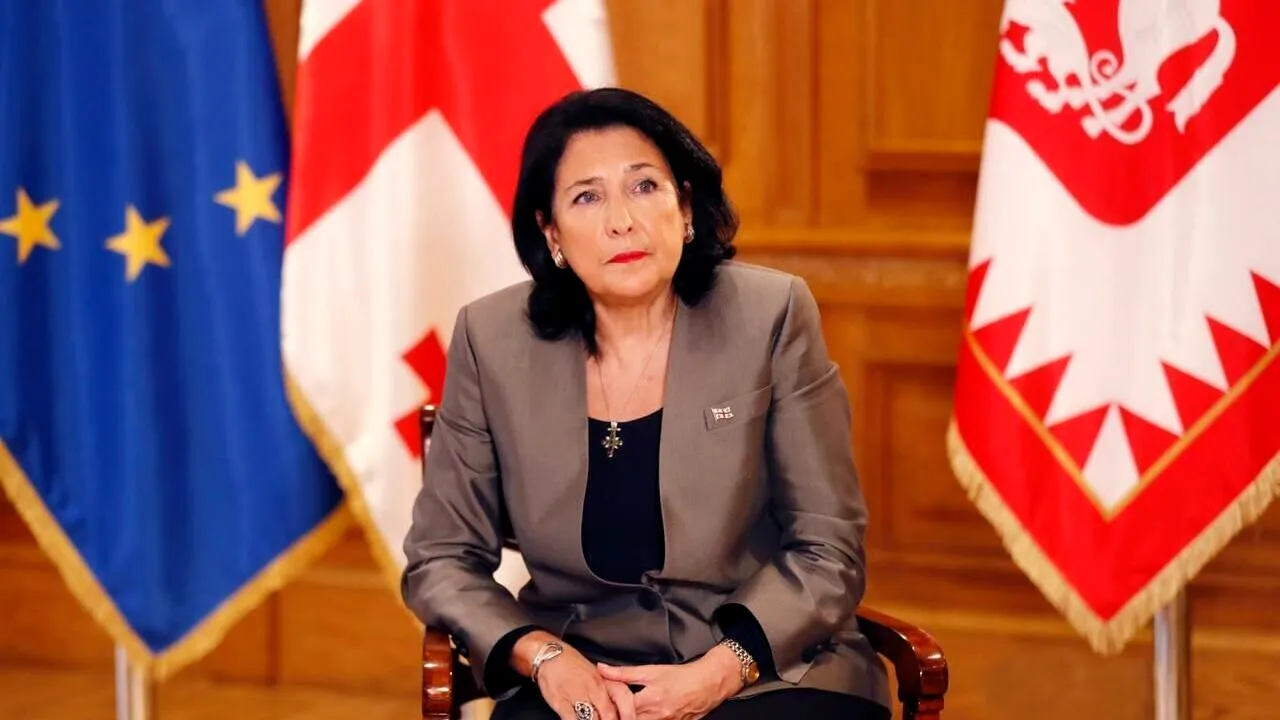 Preşedinta Georgiei se alătură protestatarilor şi refuză să demisioneze, denunţând alegerile ca fiind fraudate