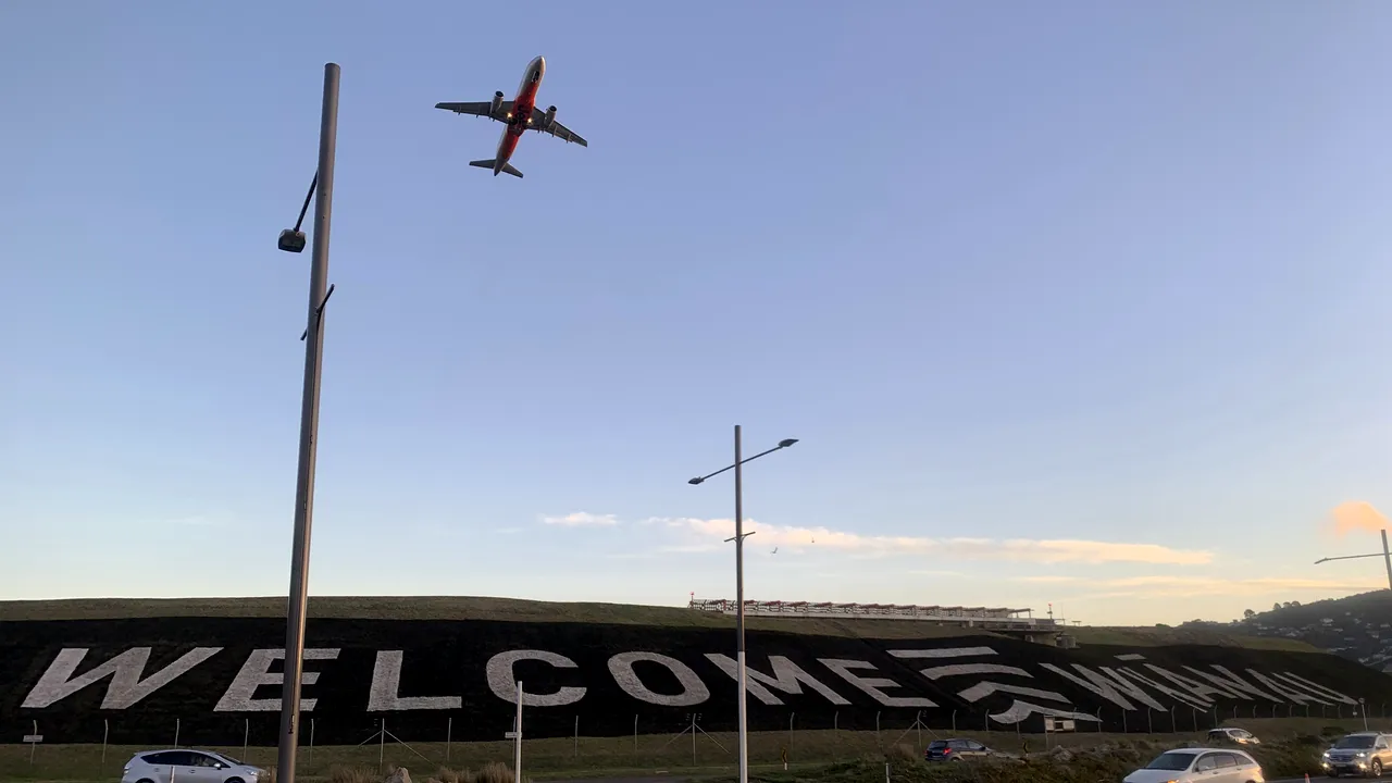 Australia se teme de un război pe scară largă şi îşi îndeamnă cetăţenii să părăsească Israelul 