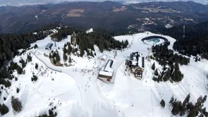 Se schiază pe toate pârtiile din Poiana Brașov, în ciuda temperaturilor pozitive