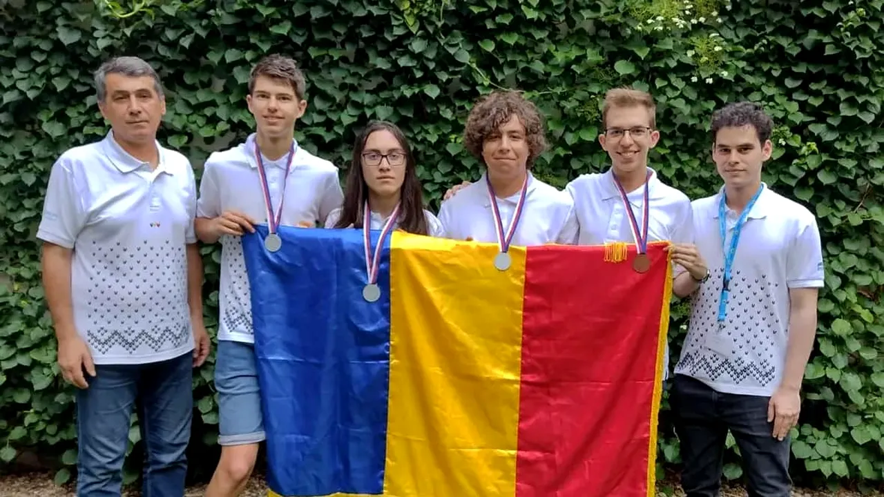 Trei medalii de argint şi una de bronz pentru elevii români, la Olimpiada Europeană de Informatică