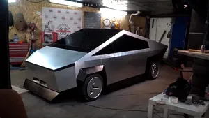 Varianta rusească Tesla Cybertruck, scoasă la vânzare. Cât costă o „călătorie infernală”. VIDEO