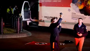 Casa Albă: un camion a lovit o barieră, şoferul a fost arestat, un steag nazist a fost confiscat