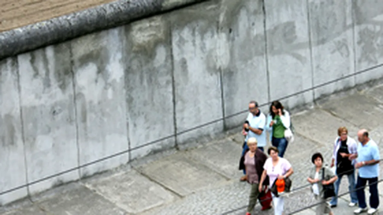 Zidul Berlinului, recreat virtual pentru turişti