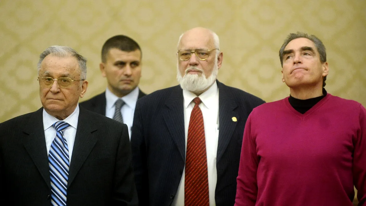 DOSARUL REVOLUŢIEI: Procurorul general cere aviz pentru urmărirea penală a lui Ion Iliescu, Petre Roman şi Gelu Voican Voiculescu pentru infracţiuni contra umanităţii/ Petre Roman: E absurd. O adevărată manipulare