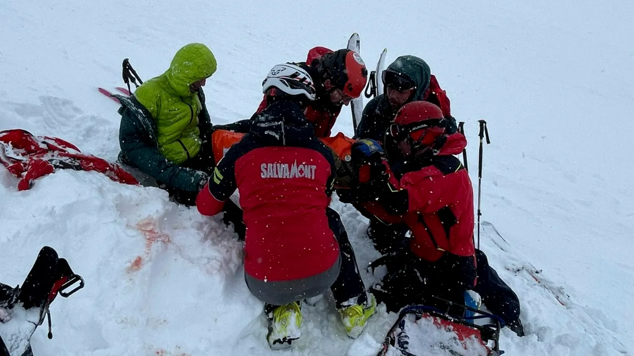 Avalanşă în zona Bâlea Lac. Două persoane au surprinse şi îngropate în zăpadă