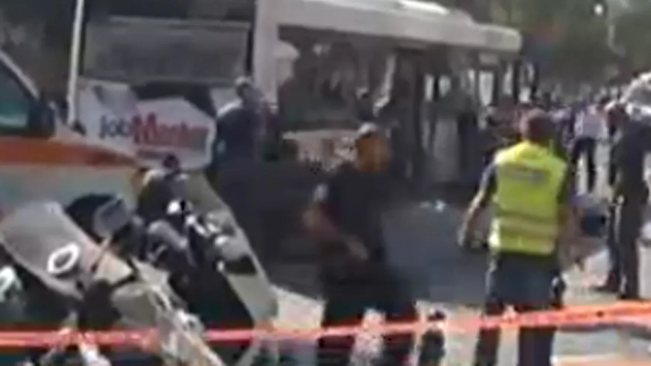 ATAC TERORIST la Tel Aviv: 28 de oameni au fost răniţi într-o explozie a unui autobuz. HAMAS a revendicat atentatul - VIDEO