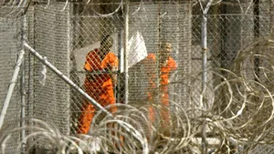Unu din şapte deţinuţi eliberaţi de la Guantanamo reia activităţile teroriste