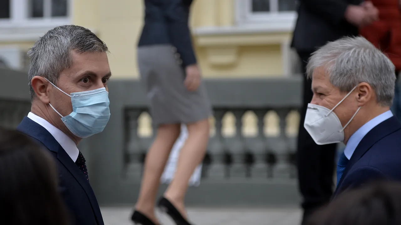 Ion Cristoiu: Liderii USRPLUS nu mai zic nimic despre Fără penali în funcţii publice. Să credem că odată cu friptura Puterii a venit şi siesta?!