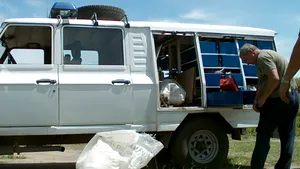 Camion încărcat cu 42 tone de azotat de amoniu, răsturnat pe DN2C, judeţul Buzău