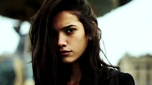 Un fotomodel brazilian, căsătorită cu un român, a stat în Aeroportul Henri Coandă 3 zile pentru că a avut probleme cu actele. FOTO, VIDEO