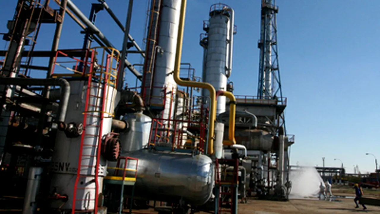 Guvernul ar putea încasa doar jumătate din datoria Rompetrol
