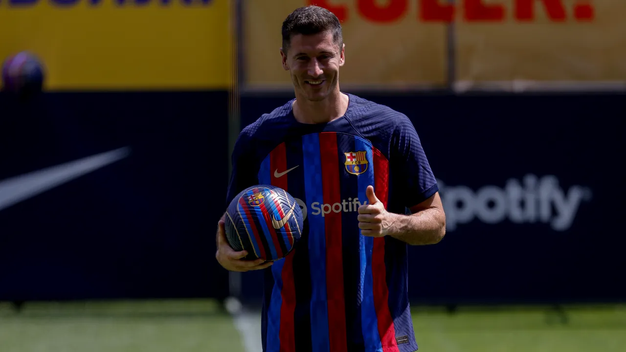 Robert Lewandowski, prezentat pe „Nou Camp”. Polonezul, pregătit să dea goluri pentru Barcelona