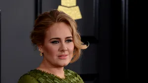 Artista britanică Adele s-a despărţit de soţul ei Simon Konecki după cinci ani de relaţie. Declaraţia celor doi