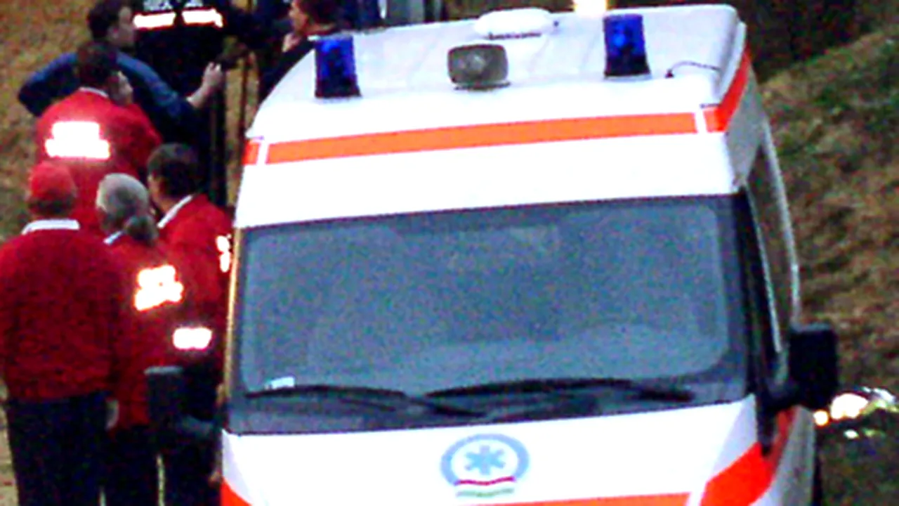 Un autocar românesc s-a răsturnat în Ungaria, şoferul fiind rănit