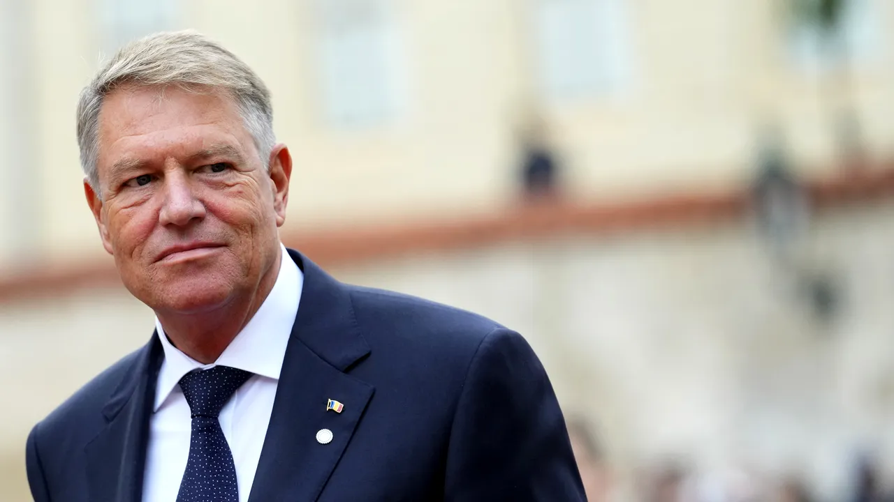 COMENTARIU Sorin Avram: K. Iohannis, împiedicat de preşedintele Iohannis să ajungă şeful NATO