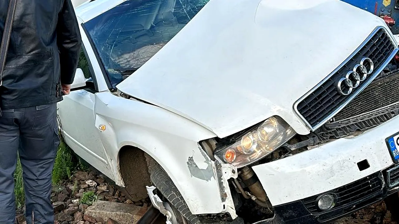 Accident între Voila şi Făgăraş. Un şofer nu s-a asigurat şi maşina sa a fost lovită de un tren