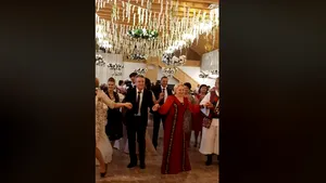Premierul demis Viorica Dăncilă, la o nuntă în Maramureş. Candidata PSD, prinsă în horă la nunta lui Gabriel Zetea. Ce lideri PSD apar în imagini - VIDEO, FOTO