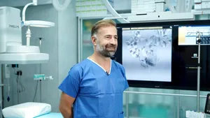 Dr. Rareş Nechifor explică beneficiile embolizării: “90% dintre fibromele uterine pot fi tratate non-chirugical”