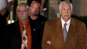 Fost antrenor american, în centrul unui scandal de pedofilie, găsit vinovat la 45 de capete de acuzare