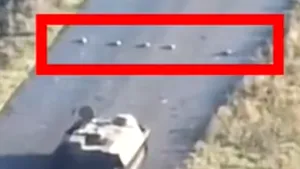 Fenomene ciudate în armata rusă: preferă să sară cu tancurile în aer decât să mai lupte