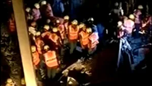 O clădire cu patru etaje s-a prăbuşit în New Delhi: Trei persoane au murit - VIDEO