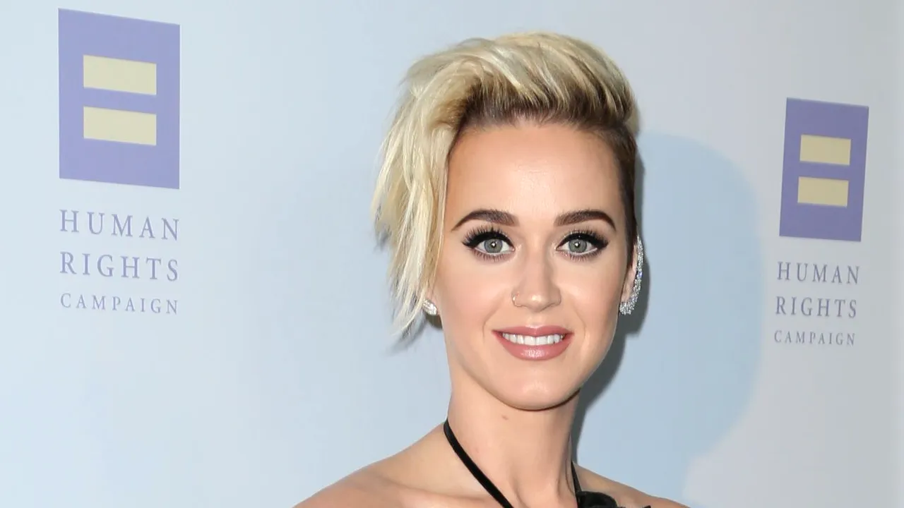 Katy Perry a mărturisit ce lumea bănuia de mult. Cât din melodia  „Am sărutat o fată şi mi-a plăcut“ e adevărat