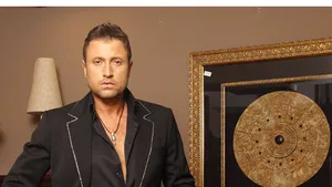 Cătălin Botezatu îşi accesorizează colecţia cu bijuteriile Madonnei